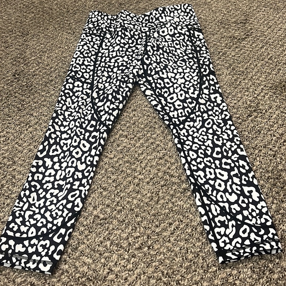 Size 6-8 gently used pocket leggings
